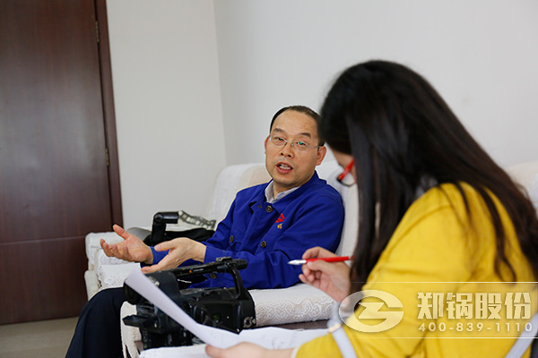 人生就是博手艺总监贾金岭接受劳模风范栏目采访