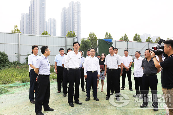 郑州市向导一行视察指导人生就是博工业园项目