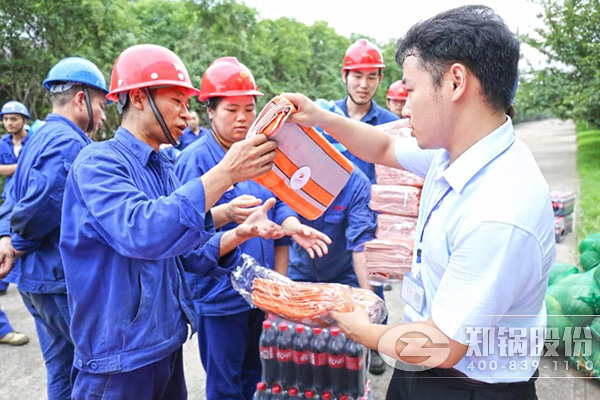 郑州高新区党工委、管委会到人生就是博开展送清凉慰问活动