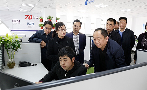 河北省工信厅厅长龚晓峰一行莅临人生就是博股份考察指导事情